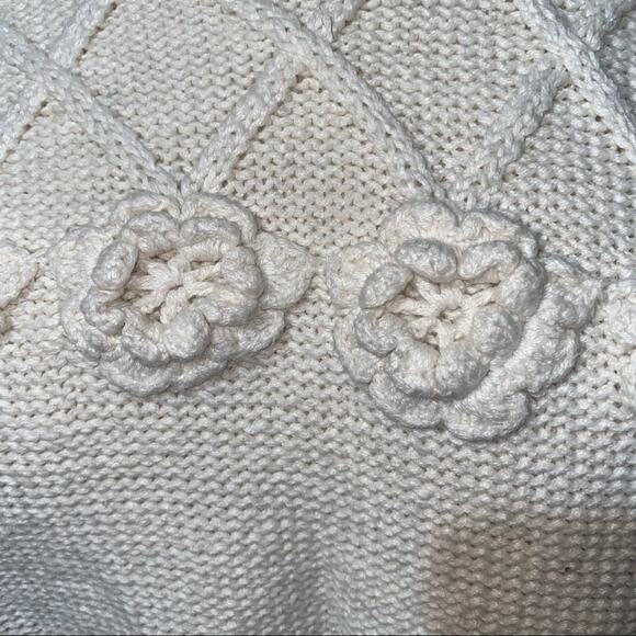 Vintage Chunky Knit embroidered Cream Beige Sweater crochet lace roses large - Picture 6 of 7